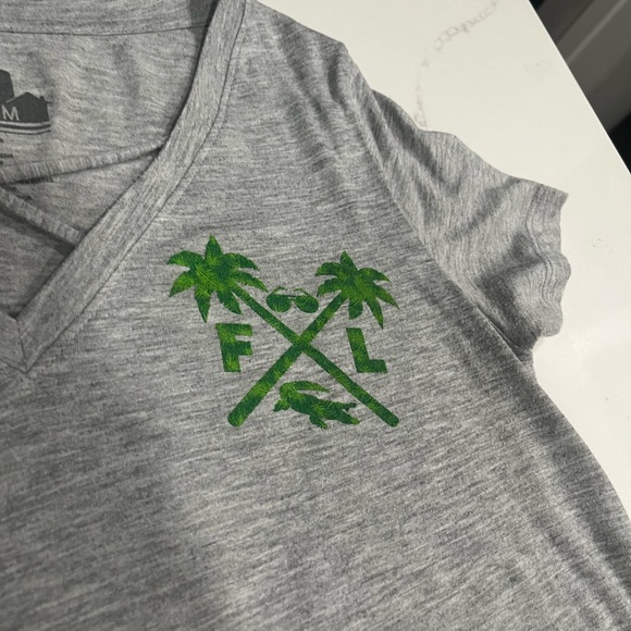 Women’s Medium Criss Cross front FL shirt - Picture 3 of 3